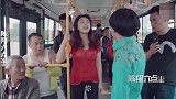 搞笑影视盘点，公交车搞笑片段，在车上睡着的美女实在是大侠