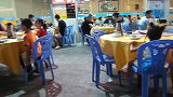 在外过节也要对自己好点，都是老婆爱吃菜，老公：越吃越想家