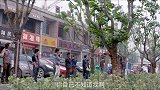 皇上在现代穿盔甲，被人当成猴子一样围观，太搞笑了！