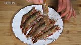好的食材用最简单的方式来做白灼海虾，普遍的海鲜做法很原汁原味