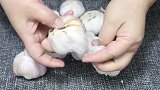 腌制腊八蒜原来这么简单，只需两步，又脆又绿，清爽解腻
