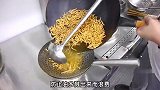 面条除了煮和焖还怎么做，教你一招，香甜酥脆，追剧小零食