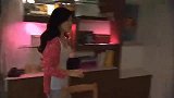 丈夫加班太久没回家，回家后就让妻子见识了他的厉害