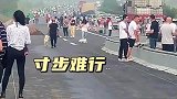 高速严重堵车，寸步难行
