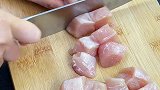 用鸡胸肉做的牙签肉，全家都喜欢，一上桌就被秒光了