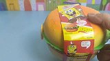买了一款汉堡便当盒，有美味的披萨薯条和迷你汉堡软糖