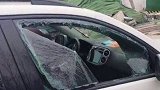 西安航天星苑小区外30多辆车被砸：不到十天连发两起 警方介入
