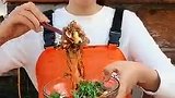 海蜇这样吃，好吃极了，比整张吃好多了
