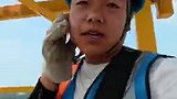 短视频《95 后塔吊司机：我也走了农民工父亲的路》