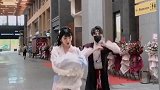 穿汉服的小姐姐偶遇汉服小哥哥，一起跳舞太养眼！