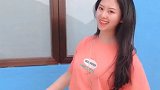 小姐姐穿妈妈选的衣服很漂亮