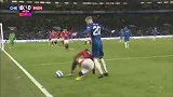 逆天！霍伊伦角球防守中两次脱掉科尔维尔球衣