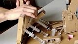 男生废弃纸板和过期注射的针管回收，制作了个机械手臂