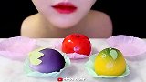小姐姐吃水果形状食物，真好看