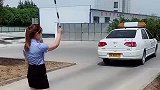 学员倒库练三个月了，气的美女教练不想教！