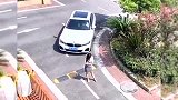 这小伙真是讲究人
