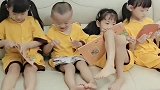 两胎给老公生了三个小情人，四个孩子坐在一起，弟弟被坑怒了