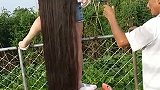 长发及腰就是美，但是美女的头发真的太长了！