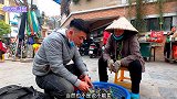 狗贩子真是太不人道了，卖狗就卖狗，何必将它们绑成这个样子呢