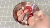 今天也要好好吃饭，吃饱饭才开心啊！宠物狗