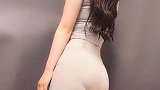 美女这椅子挺高啊