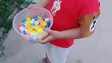 让儿子和我玩积木，结果他竟然跑掉了