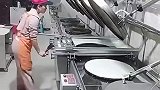 流水线摊煎饼，速度太快了