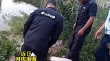 女子欲跳湖轻生，危急时刻特警民警合力将其留下