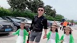 宝爸带三个小情人出门旅游，这可要领好，不然丢了可咋办呀