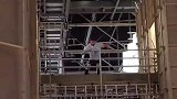 耐克广告高能场面！LISA刚要到签名 就被姆巴佩魔性抢镜