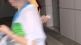 美女车模下班了！笑的好甜呦！！！