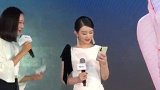 赵丽颖产后复出玩自拍，迷人风采引尖叫