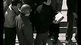 故宫修复，工人在房顶发现神秘宝物，打开一看惊呆了