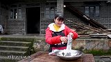 丫丫今天用鹅卵石烤牛肉，味道太香了，就是有点烫嘴，吃过瘾了