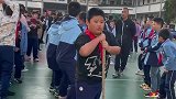 这是我们班里的重量级输出，能不能赢就靠这位小胖同学了！