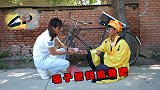 骗子卖苍蝇药被美女识破套路，反倒把骗子骗了，太逗了