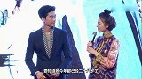 古力娜扎真显嫩，28岁穿牛仔外套配丸子头，这皮肤白到能反光了