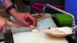 路边美食：街边烤扇贝，鲜美多汁肉质紧实，网友：简直不要太鲜美
