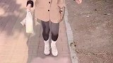 男孩下班亲自来接女友