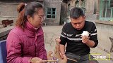 短剧：小伙参加喜宴，狼吐虎咽一通狂吃，吃半天才发现吃错了局