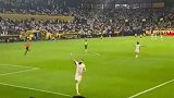 关键战不背锅！实拍本泽马攻破利雅得胜利球门