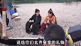 《庆余年》花絮：张若昀辛芷蕾坐片场吃梨，场面太搞笑了！