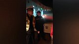 女子不堪忍受丈夫家暴 高速上光脚跑26里投奔亲戚
