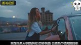 司机嫌车没天窗没面子，贴了个假的，洗车时尴尬了！(1)