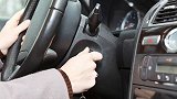 为什么有些人开车喜欢把油门欢一踩一松？老司机：安全要放第一！