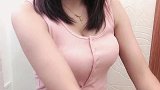 美女颜值很高，肌肤还很白皙