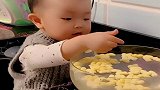 暖宝又开始作妖，小鱼幸福来得太突然了，真调皮！