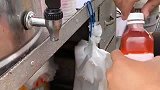 街头大哥卖的散装冷饮有没有喝过来来来，咱自带饮料瓶走起来～