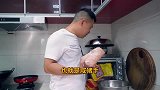 超小厨买5个蹄膀做猪蹄冻，煮熟拆肉再压一夜，做着费事吃着安逸