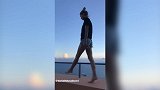 男友视角看超模 帕托女友踱步秀大长腿